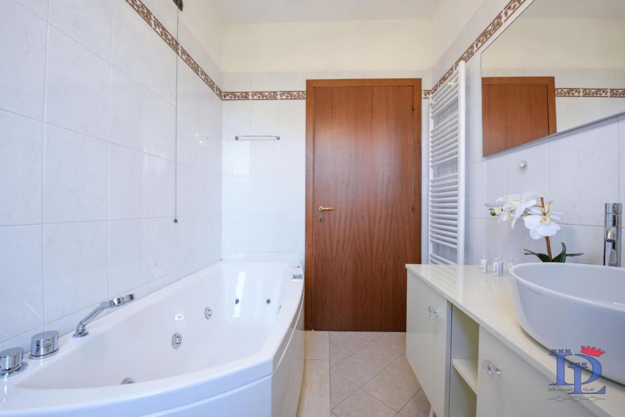 Desenzanoloft Official Partner Marriott Homes & Villas - Luxury Suite With Jacuzzi And Garden Desenzano del Garda Exterior foto